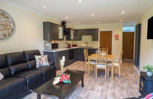 Pontyclun House | Cwm Gran Meadows
