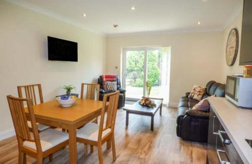 Pontyclun House | Cwm Gran Meadows