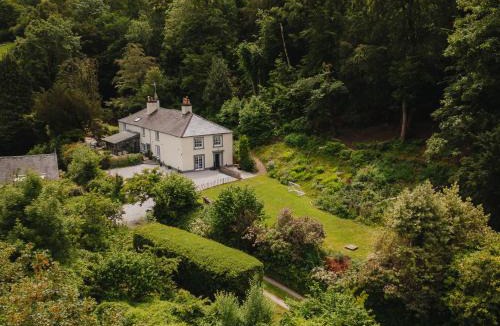 Acrefair House | Cwmalis Hall