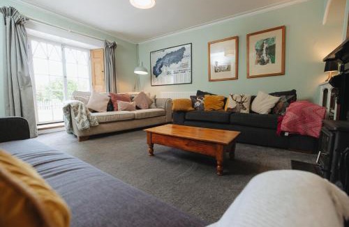Acrefair House | Cwmalis Hall