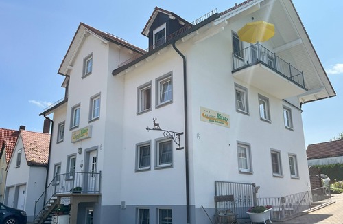 Pleinfeld Apartment | Cyclist-friendly apartment (42 sqm) with south-facing balcony and separate kitchen
