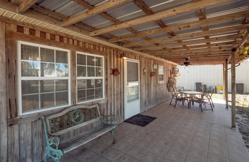 Steinhatchee Cottage | Cypress Cottage in the heart of Steinhatchee! Fenced in yard!