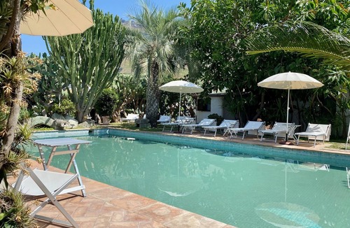 Panza Apartment | "Cypress cottage" with garden, swimming pool and spa hot tub