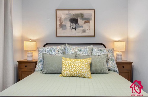 Kingwood House | Cypress Cove Waterfront Pickleball Hot tub
