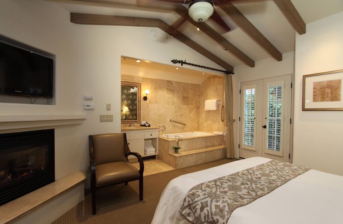 Golden Rectangle Hotel | Cypress Inn
