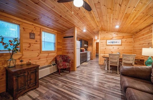 Broken Bow Cabin | Cypress: Sleep 4, Tiny Cabin, Pets, Near Park/Lake