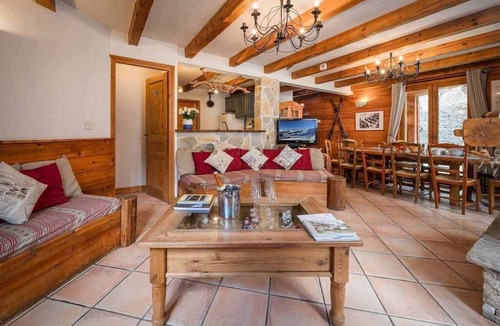 La Perriere Ski Chalet | Découvrez Les 3 Vallées | Chalet Privé + Jacuzzi
