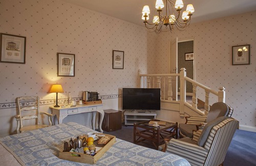 Chambery Other | Dégustations de Vin ! Chateau, Piscine sur place