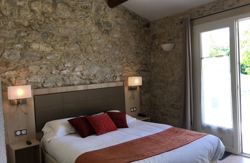 Rousset Hotel | Déjeunez Sous l'Arbre