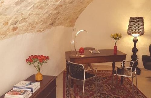 Conversano House | D'Aaragona 56