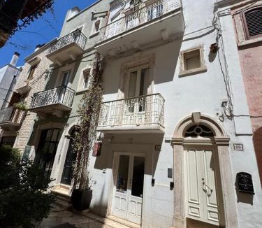 Conversano House | D'Aaragona 56