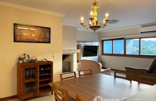 Dutra Apartment | D. Alfredo - Apto 3 quartos (2 suítes e 3 banheiros) c/banheira, 2 vagas de garagem em Gramado