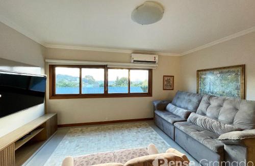 Dutra Apartment | D. Alfredo - Apto 3 quartos (2 suítes e 3 banheiros) c/banheira, 2 vagas de garagem em Gramado