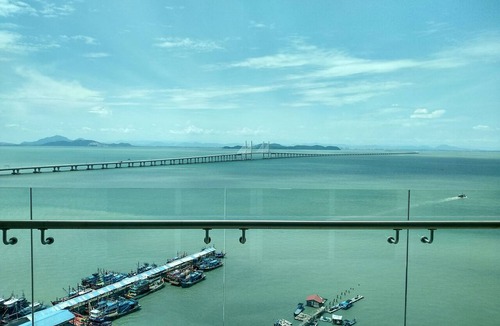 Kampung Batu Maung Apartment | D Amazing Bridge View & Sea View with Facilities & Amenities !