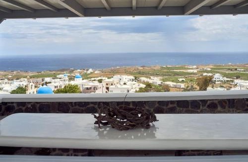 Vourvoulos Apartment | D' amigos Superior Cave House with outdoor hottub