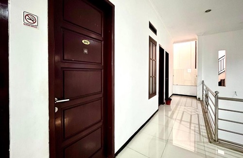 Malang Hotel | D Maktab Syariah Mitra RedDoorz Malang