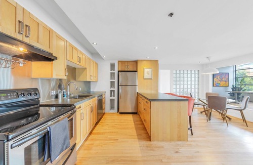 Mount Pleasant Condo | D25 - Large loft in Mount Pleasant