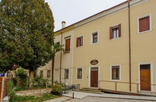 Historic Centre House | Dadi Home Camera 1