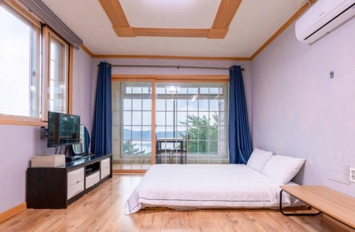 Yeongheung House | Daebudo Noeul and Bada Pension
