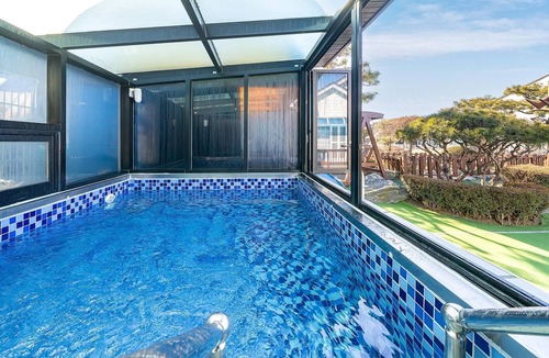 Ansan House | Daebudo Olive Poolvilla Pension