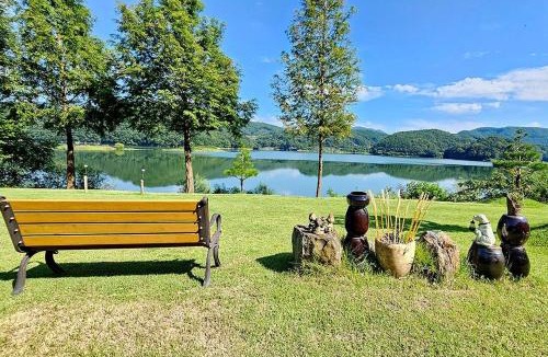 Boeun House | Daecheongho Moonlight Lake Pension