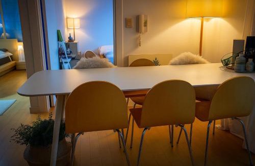 Daemyeong-dong Apartment | Daegu, Apsan, Room 2, Spacious Living Room, Emotional Dining, Pretty Bathtub, Parking Guaranteed