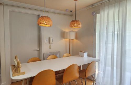 Daemyeong-dong Apartment | Daegu, Apsan, Room 2, Spacious Living Room, Emotional Dining, Pretty Bathtub, Parking Guaranteed