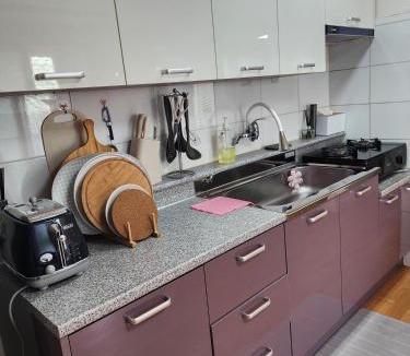 Daemyeong-dong Apartment | Daegu, Apsan, Room 2, Spacious Living Room, Emotional Dining, Pretty Bathtub, Parking Guaranteed
