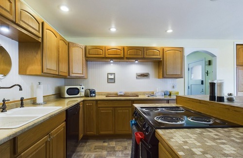 Packwood House | Daffodil Cottage! Downtown Packwood, walk to brewery, restaurants, shops! WIFI