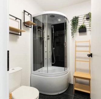 Baia Mare Apartment | Dahlia Blooming Studio
