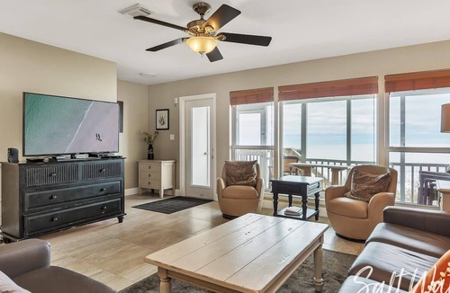 Miramar Beach House | Daily Activities Included🚤🎣👙| PRIVATE BEACH, Spacious Beachfront Townhouse☀️⛱🌊