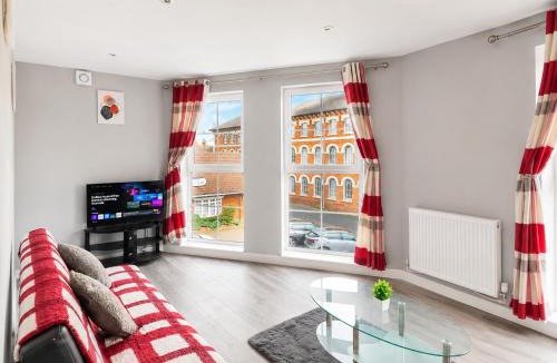 Kettering Apartment | Dainty Curve
