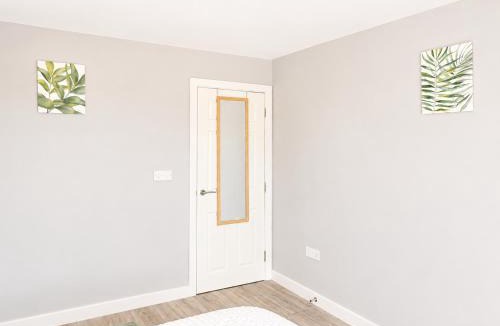 Kettering Apartment | Dainty Curve