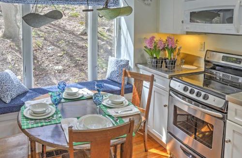 New Preston House | Dainty New Preston Cottage w/Dock & Lake Views!
