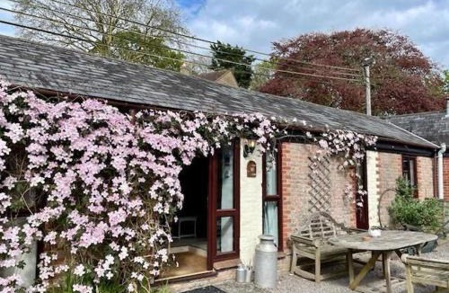 Whitchurch Canonicorum House | Dairy Barn, Berehayes Farm with seasonal pool and jacuzzi