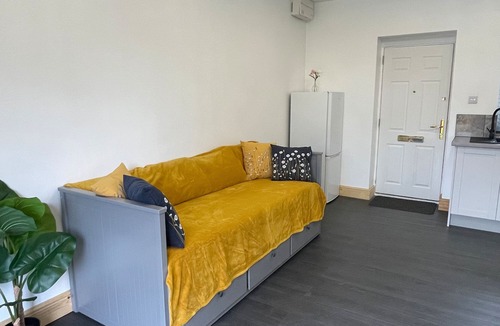 Earls Barton Cottage | Daisy