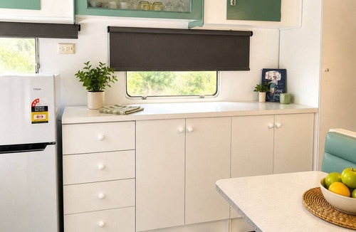 Rye House | Daisy – retro caravan for families, sleeps 6 | Rye, Mornington Peninsula