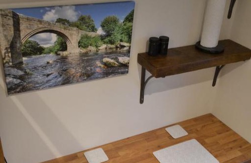Fourstones Near Bentham Bed & Breakfast | Dalecote Barn Bed and Breakfast (Bunkroom)
