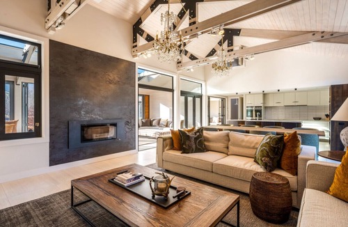 Lake Hayes Villa | Dalefield Escape : Stylish 3-Bed Home with Hot Tub & Mountain Views