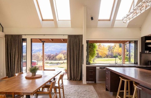 Lower Shotover House | Dalefield Hideaway | Hot Tub & Mountain Views
