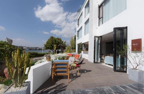 Shuanglang Hotel | Dali Shuanglang seven fun lake view guesthouse