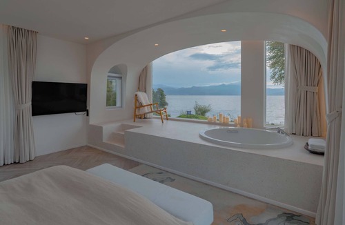 Dali Town Hotel | Dali Xiran Erhai Villa