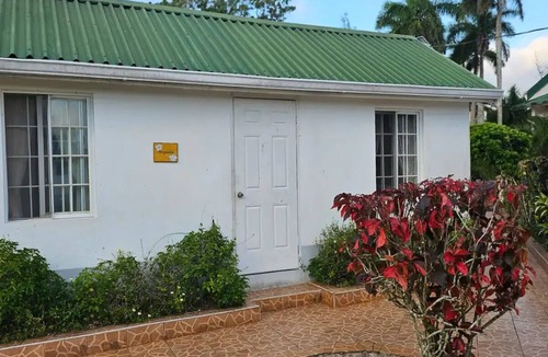 Porus Cottage | Dalkeith Cottages-10 Minutes From Mandeville