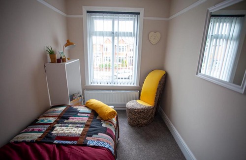 Higher Walton House | Dalmore - Quiet residence with long driveway at M6 Preston