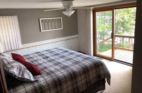 Eagle River House | Dam Lake Home ~ Steps from the waters edge on the Sugar Camp Chain