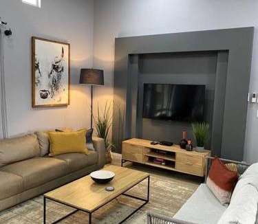 Parys House | Dam'n Devine