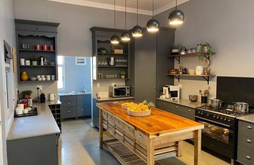Parys House | Dam'n Devine