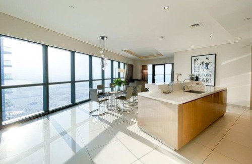 Business Bay Apartment | Damac Paramount Amazing three-bedroom unit