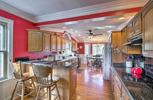 Damascus House | Damascus Home w/Fire Pit & Views, Walk to Shops!