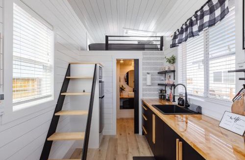Apple Valley House | Dana Blue